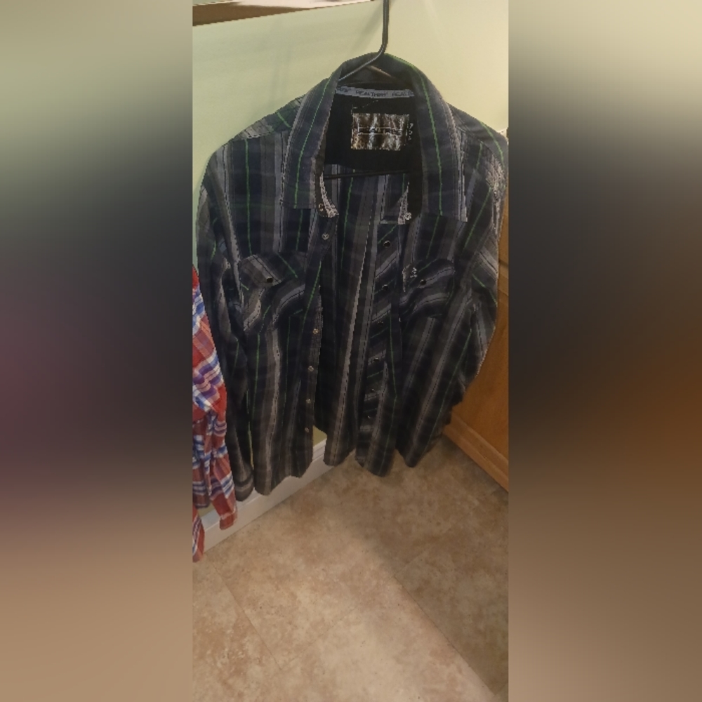 Real tree button up - Picture 2 of 3